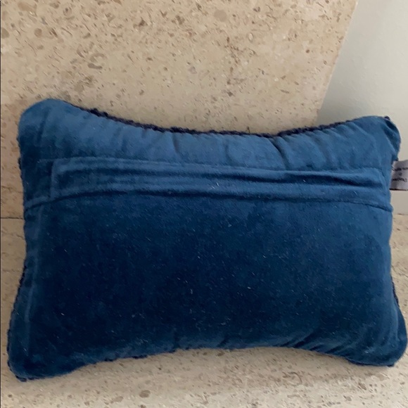 Sea Shore Hooked Throw Pillows. Set of 2. - Picture 3 of 8